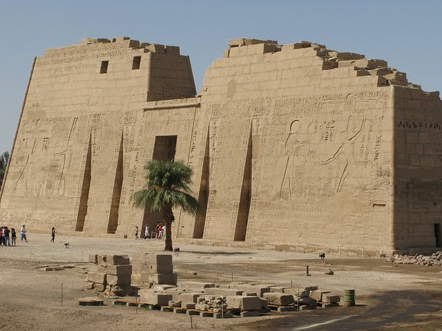 Ausflug zum Habu Tempel, dem Ramesseum und zur Deir El Medina ab Luxor